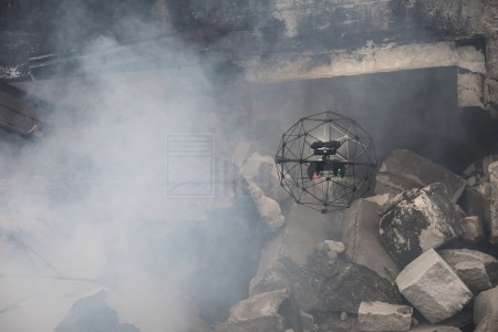 Flyability Elios помогает находить пострадавших