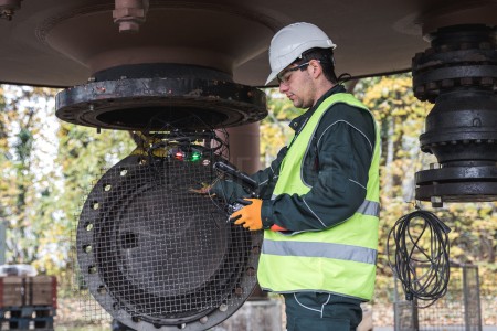 Flyability Elios запускают в цистерну