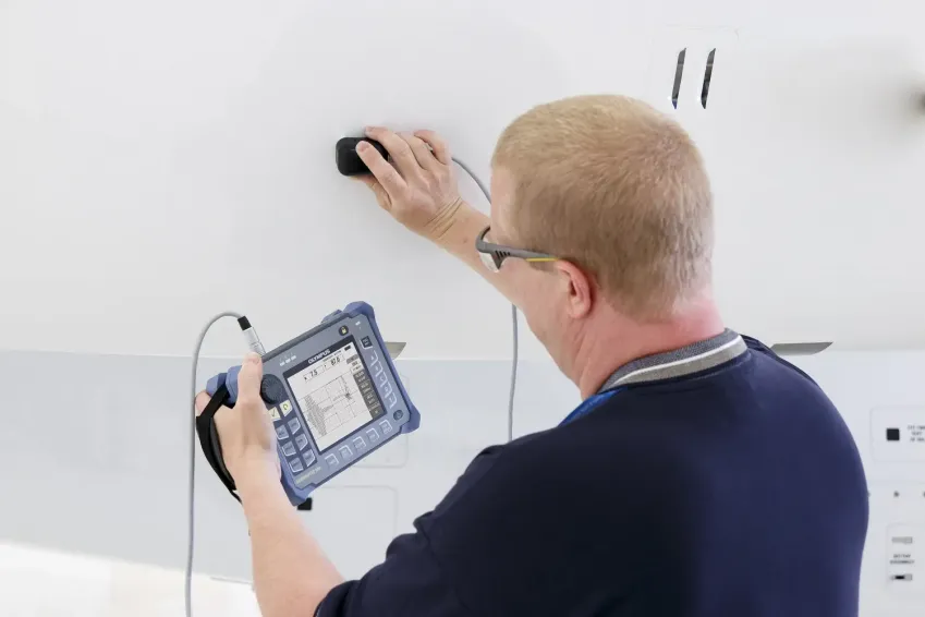 Обследование фюзеляжа дефектокопом BondMaster 600