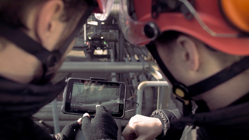 Дрон Elios 2 прост в управлении