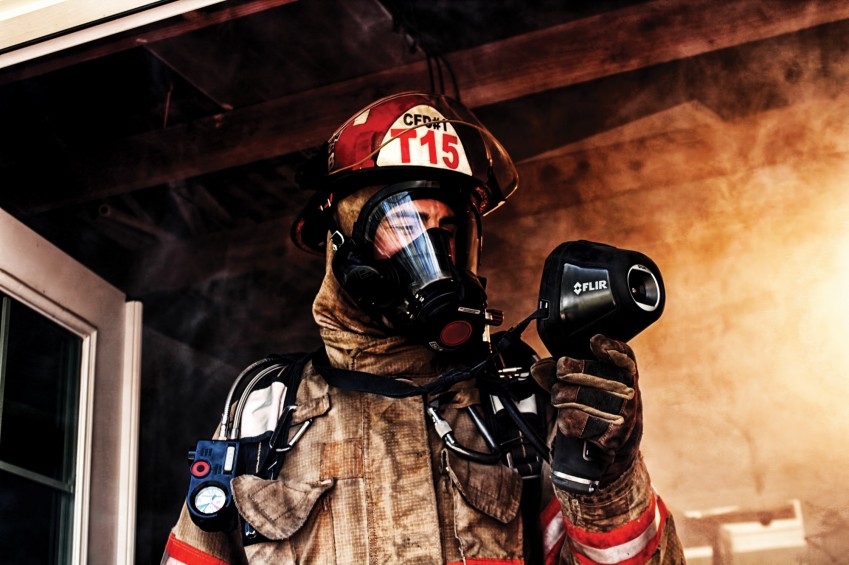 Пожарный с тепловизором FLIR K55