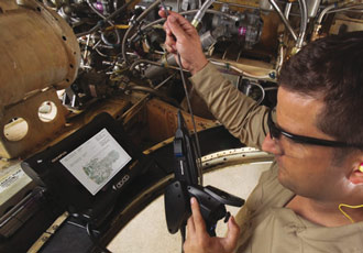 На мониторе iPLEX RX отображается руководство в формате PDF при выполнении эндоскопического контроля