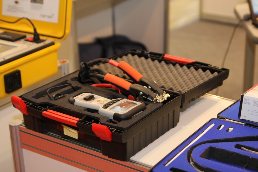 Портативный микроомметр МОМ2