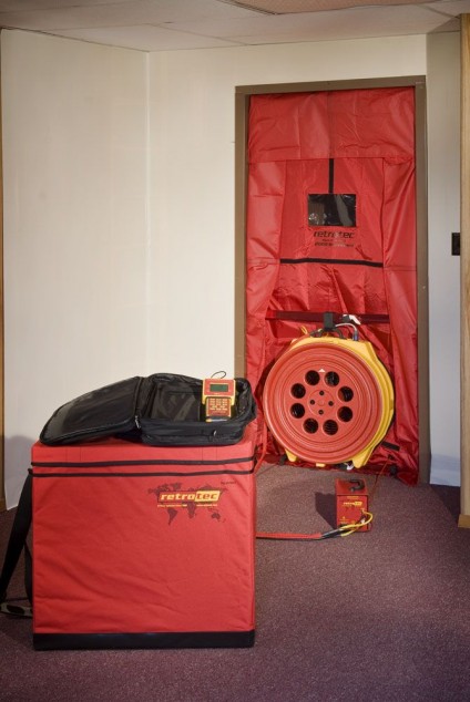 Q4E устанавливается в дверной проём